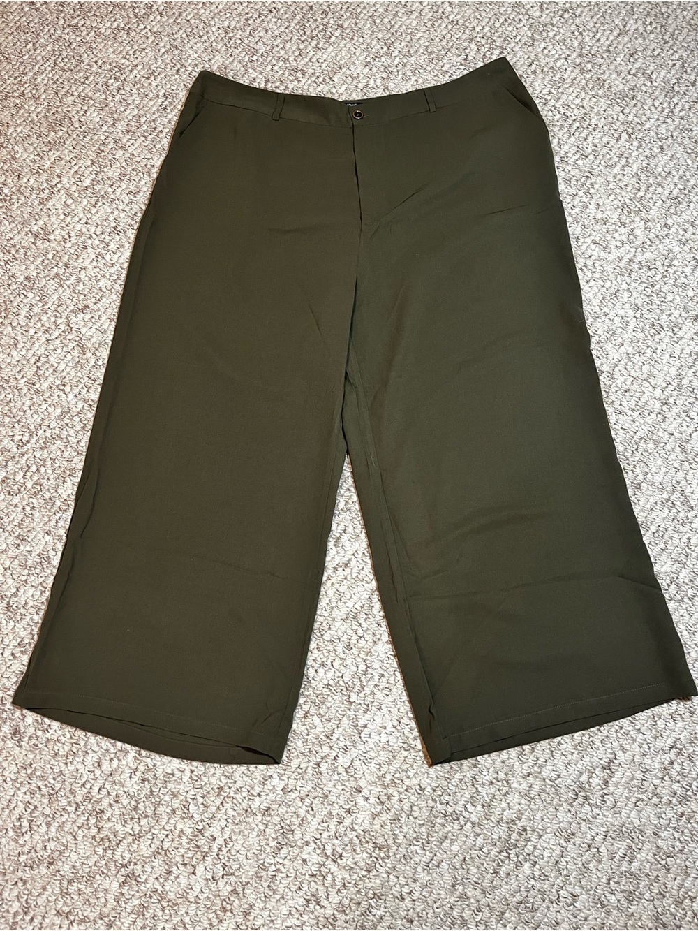 BloomChic Olive Green Wide Leg Cropped Culotte Pants Solid Size Plus 22-24